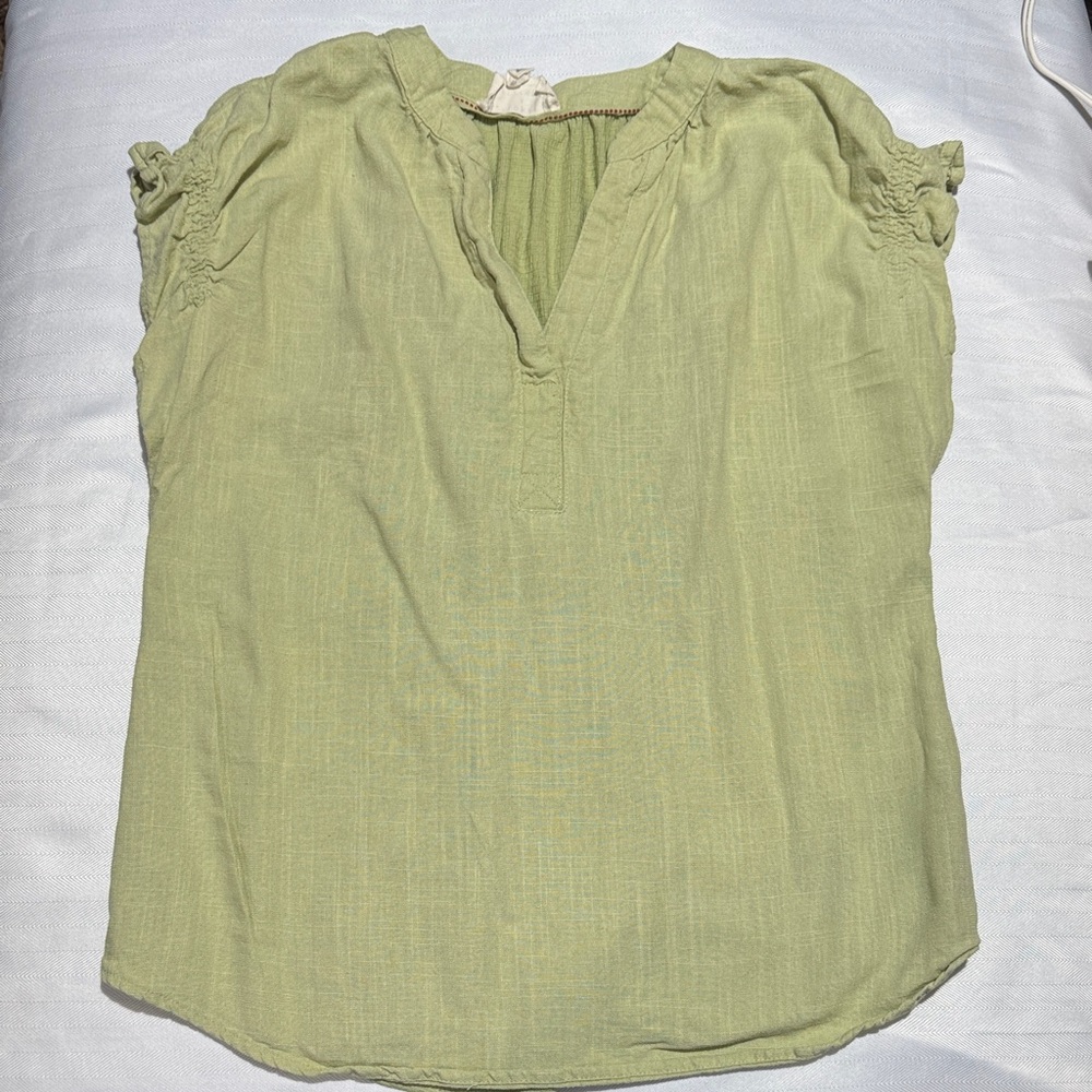 Women's Sage Green Split-Neck Short Sleeve Blouse